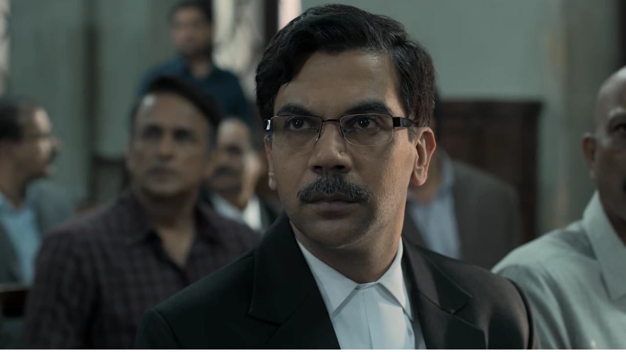 फिल्म प्रहार (Prahaar 2026) में सरकारी वकील उज्ज्वल निकम के किरदार में अभिनेता राजकुमार राव कोर्टरूम में बहस करते हुए।